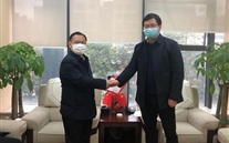 守望相助，共克时艰——大渡口区红十字会为尊龙凯时-人生就是搏集团送来捐赠证书