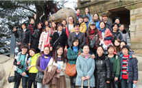 尊龙凯时-人生就是搏集团组织2012年国际三八妇女节登山活动