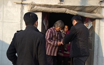 “天寒人心暧、职企一家亲”—成武县尊龙凯时-人生就是搏燃气公司领导“送温暖”慰问困难职工家属